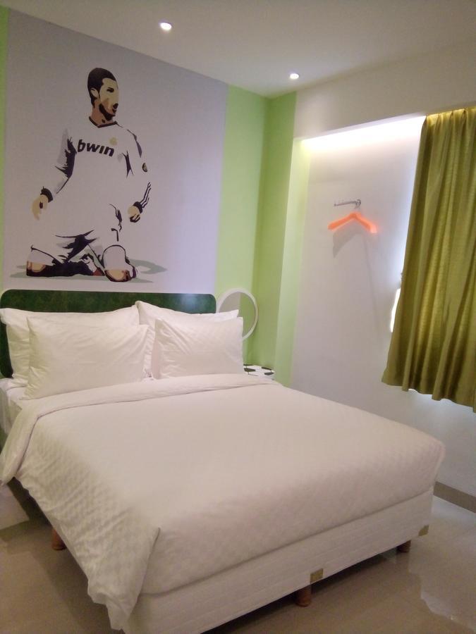 Uniq Hotel Джокьякарта Экстерьер фото