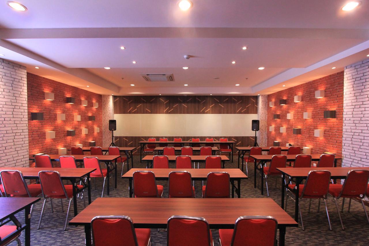 Uniq Hotel Джокьякарта Экстерьер фото
