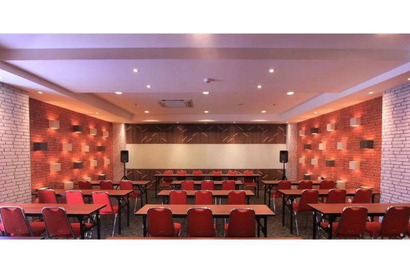 Uniq Hotel Джокьякарта Экстерьер фото